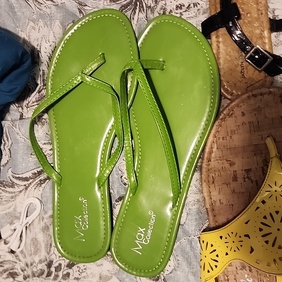 3 Pairs Thong Sandal Bundle - Picture 5 of 6